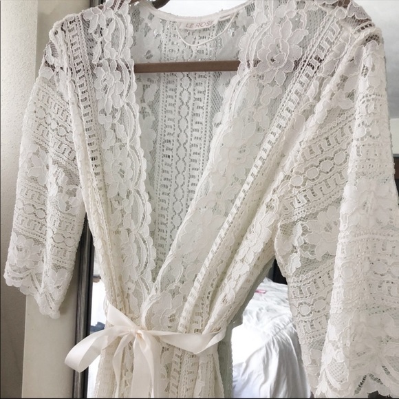 Le Rose Maxi Lace Bridal Robe - Picture 3 of 6